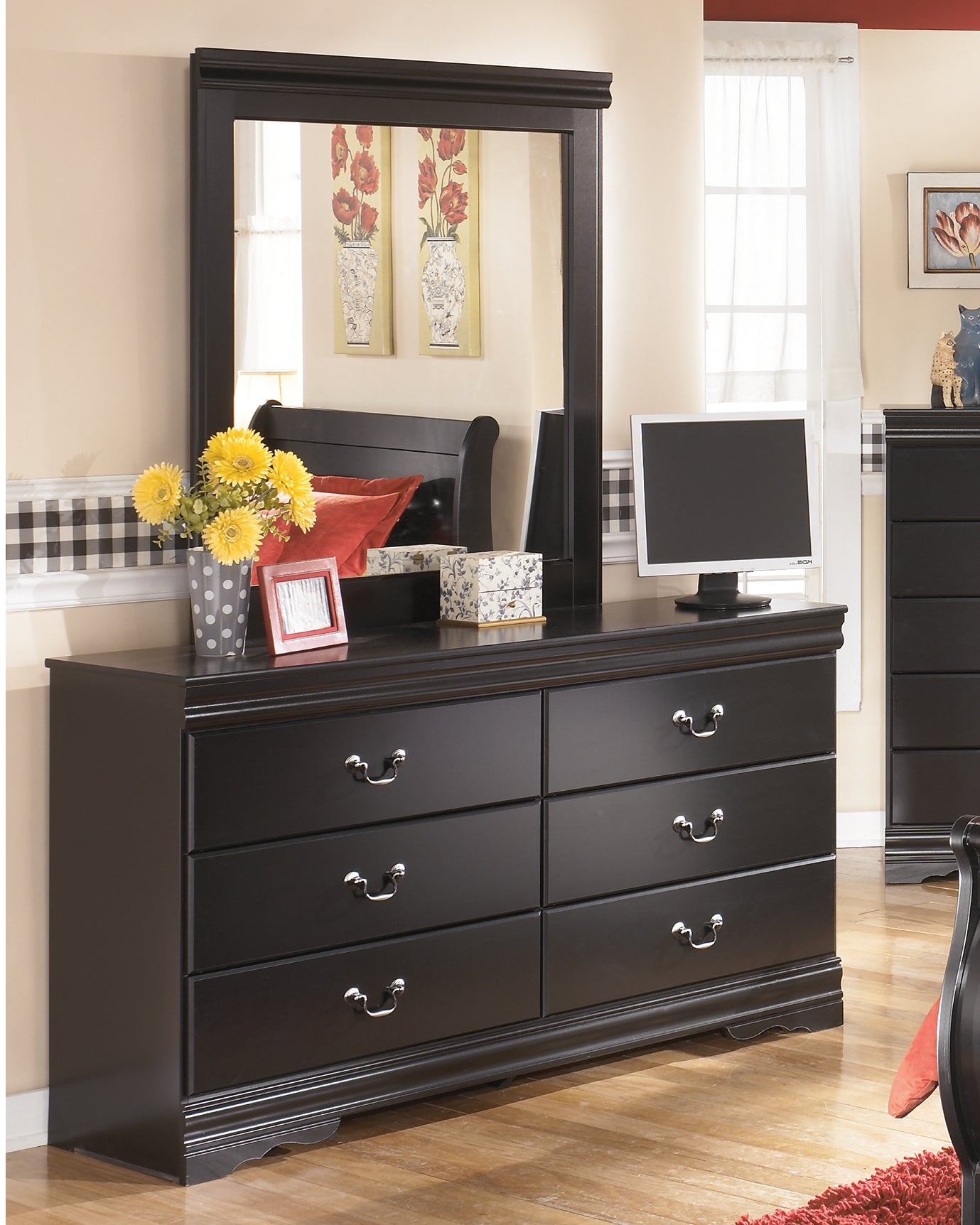 Myers Furniture Outlet - Ashley Furniture - Huey Vineyard Bedroom - Dresser and Mirror / Black - B128B1