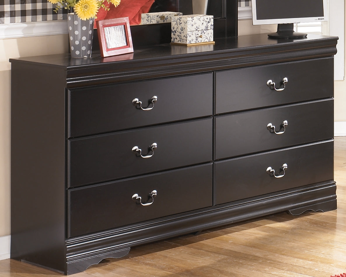 Myers Furniture Outlet - Ashley Furniture - Huey Vineyard Bedroom - Six Drawer Dresser / Black - B128-31
