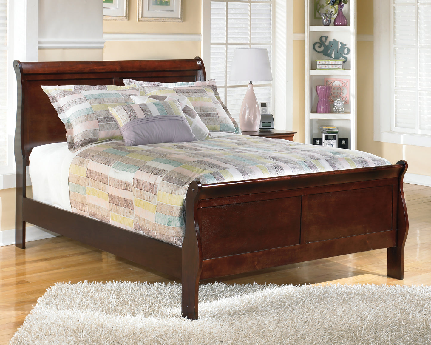 Myers Furniture Outlet - Ashley Furniture - Alisdair Bedroom - Full Sleigh Bed / Reddish Brown - B376B4