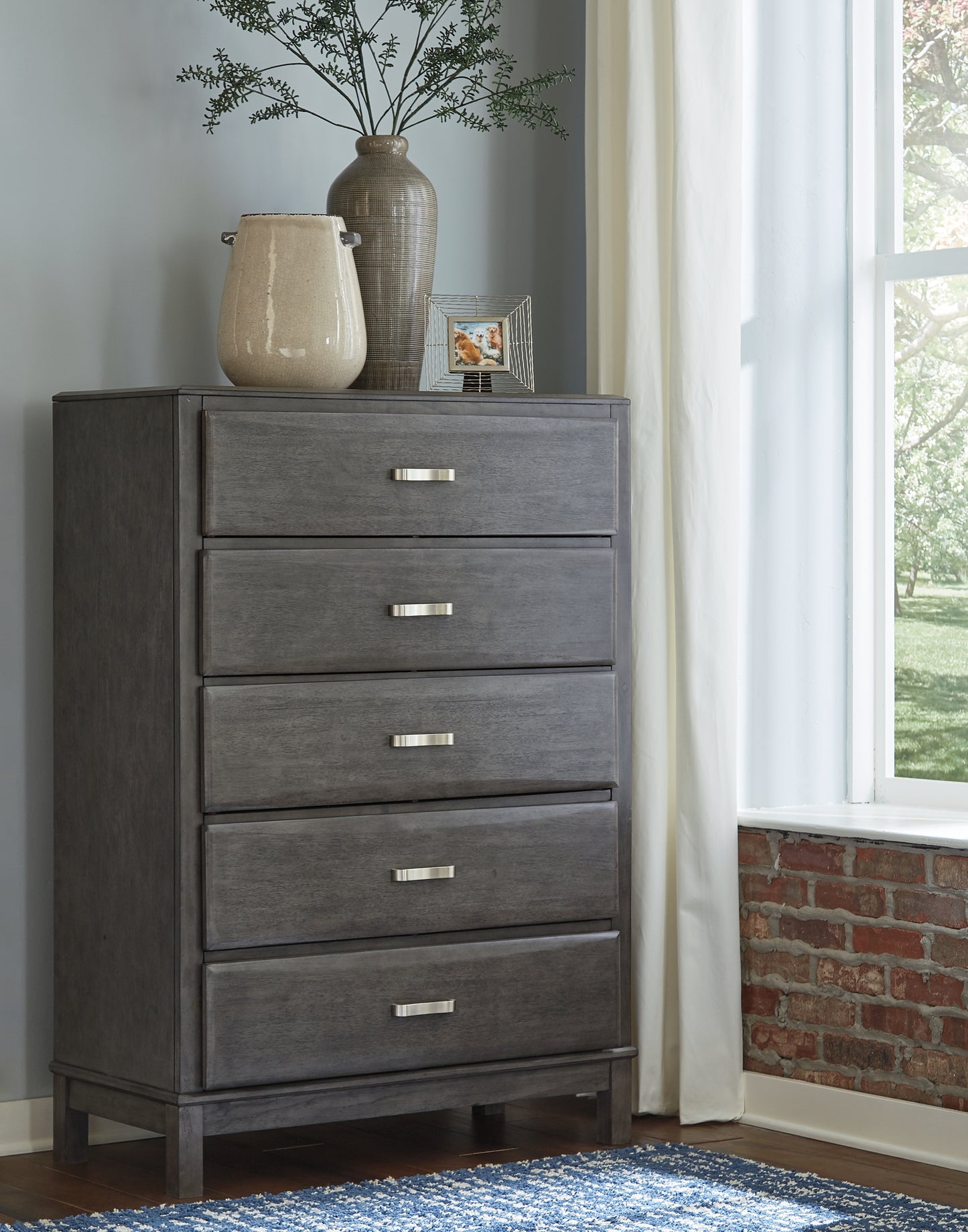 Myers Furniture Outlet - Ashley Furniture - Caitbrook Bedroom - Five Drawer Chest / Gray - B476-46