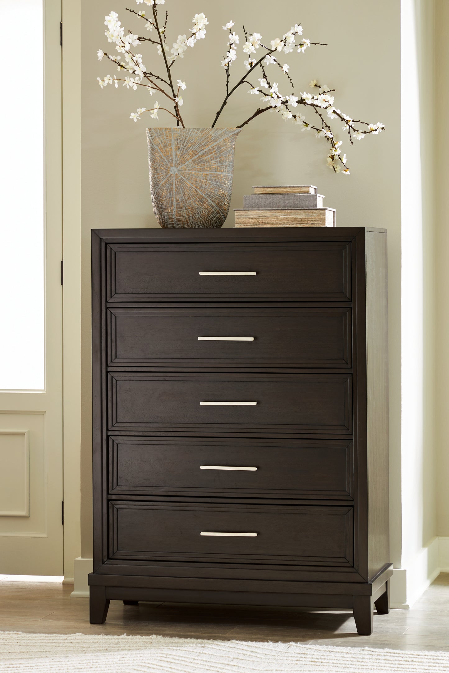 Myers Furniture Outlet - Ashley Furniture - Neymorton Bedroom - Five Drawer Chest / Dark Grayish Brown - B618-46