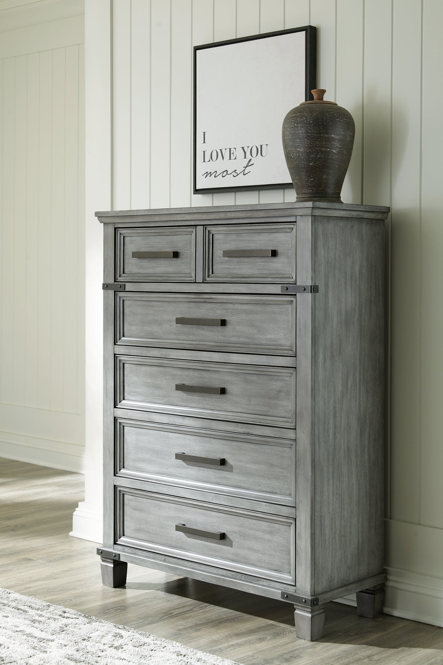 Myers Furniture Outlet - Ashley Furniture - Russelyn Bedroom - Five Drawer Chest / Gray - B772-46