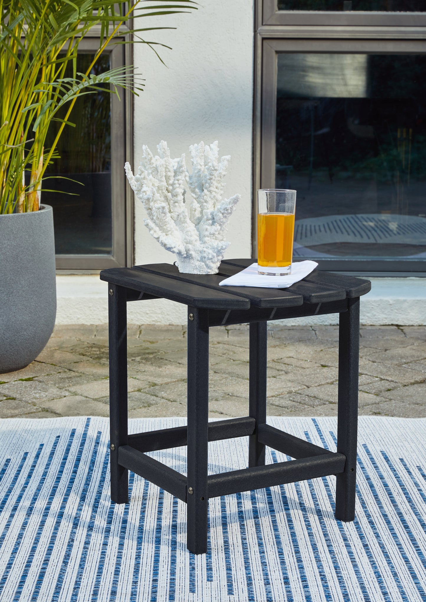 Myers Furniture Outlet - Ashley Furniture - Sundown Treasure Outdoor - End Table / Black - P008-703