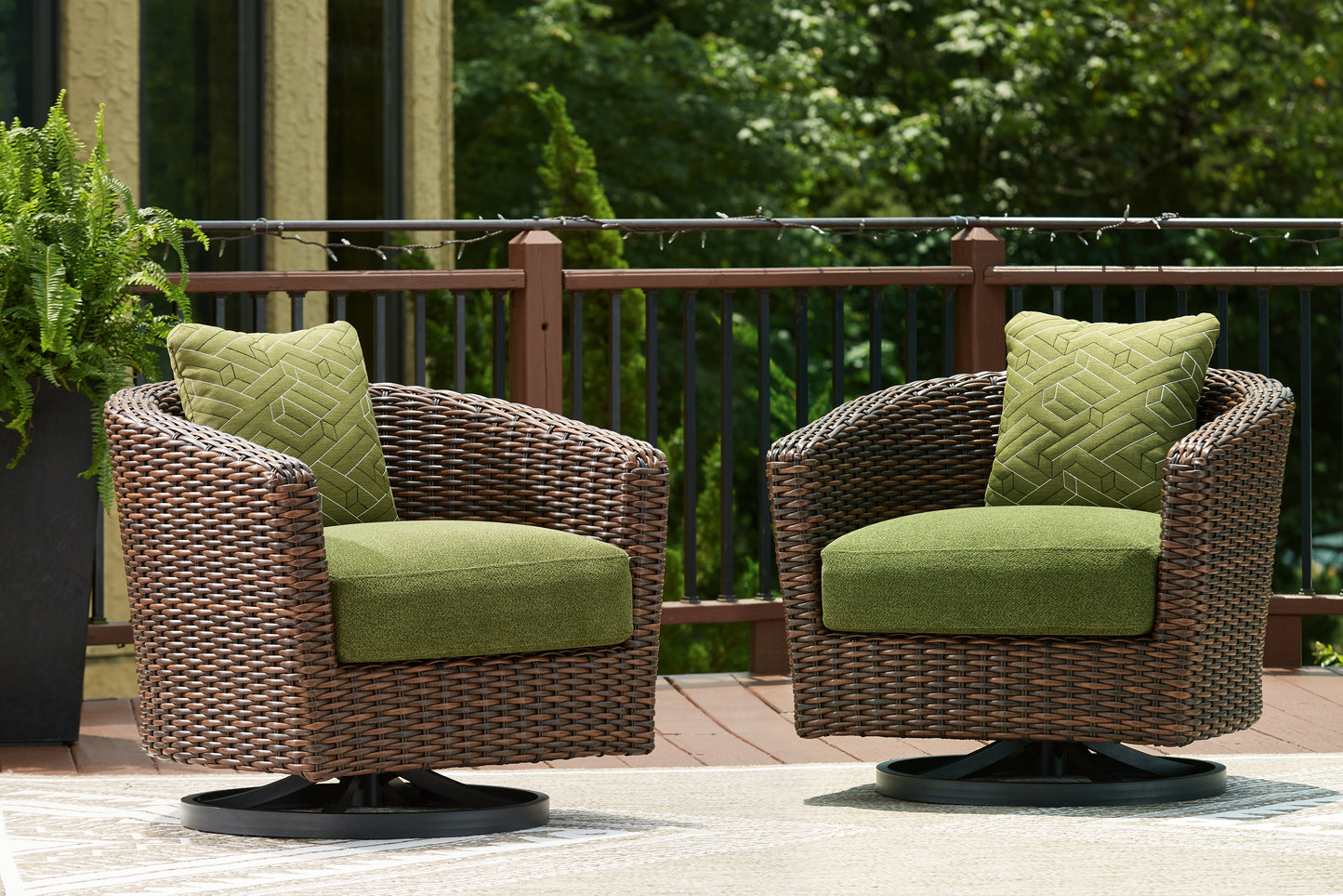 Myers Furniture Outlet - Ashley Furniture - Horizon Hall Outdoor - Swivel Lounge w/ Cushion / Brown/Green - P572-821