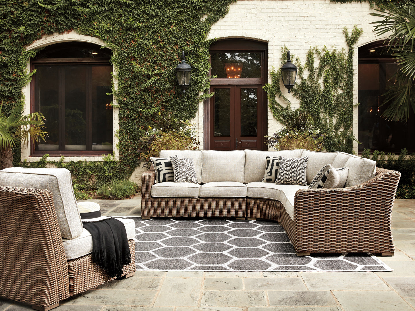 Myers Furniture Outlet - Ashley Furniture - Beachcroft Outdoor - 5-Piece Outdoor Seating Set / Beige - P791P8