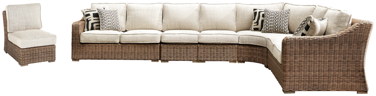 Myers Furniture Outlet - Ashley Furniture - Beachcroft Outdoor - 5-Piece Outdoor Sectional / Black/Light Gray - P792P6