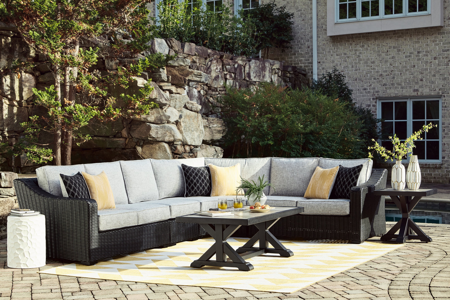 Myers Furniture Outlet - Ashley Furniture - Beachcroft Outdoor - 4-Piece Outdoor Sectional / Black/Light Gray - P792P2