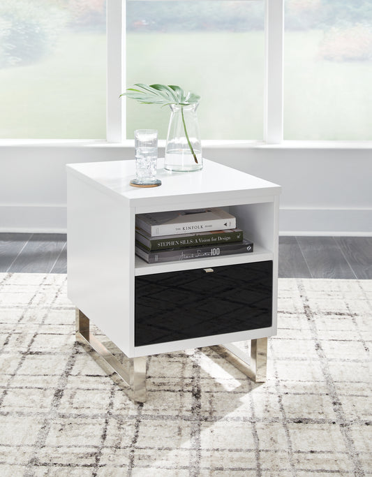 Myers Furniture Outlet - Ashley Furniture - Gardoni Chairside End Table - Chair Side End Table / White/Black - T756-7