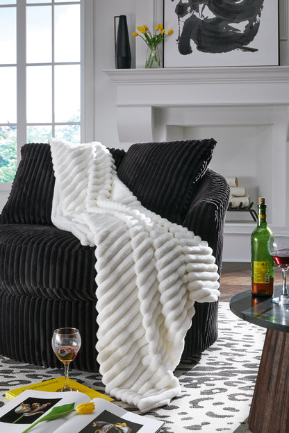 Myers Furniture Outlet - Ashley Furniture - Alsonwell Throw (Set of 3) - Throw (3/CS) / White - A1001080