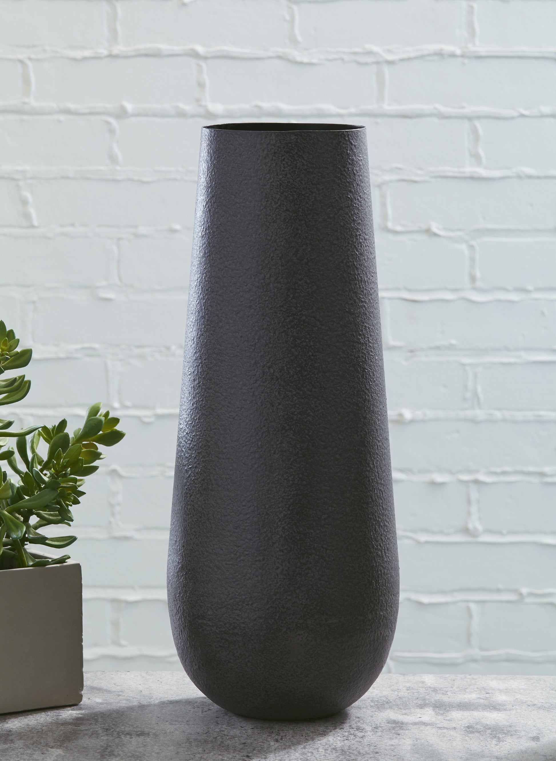 Myers Furniture Outlet - Ashley Furniture - Fynn Vase - Vase / Antique Brown - A2000516