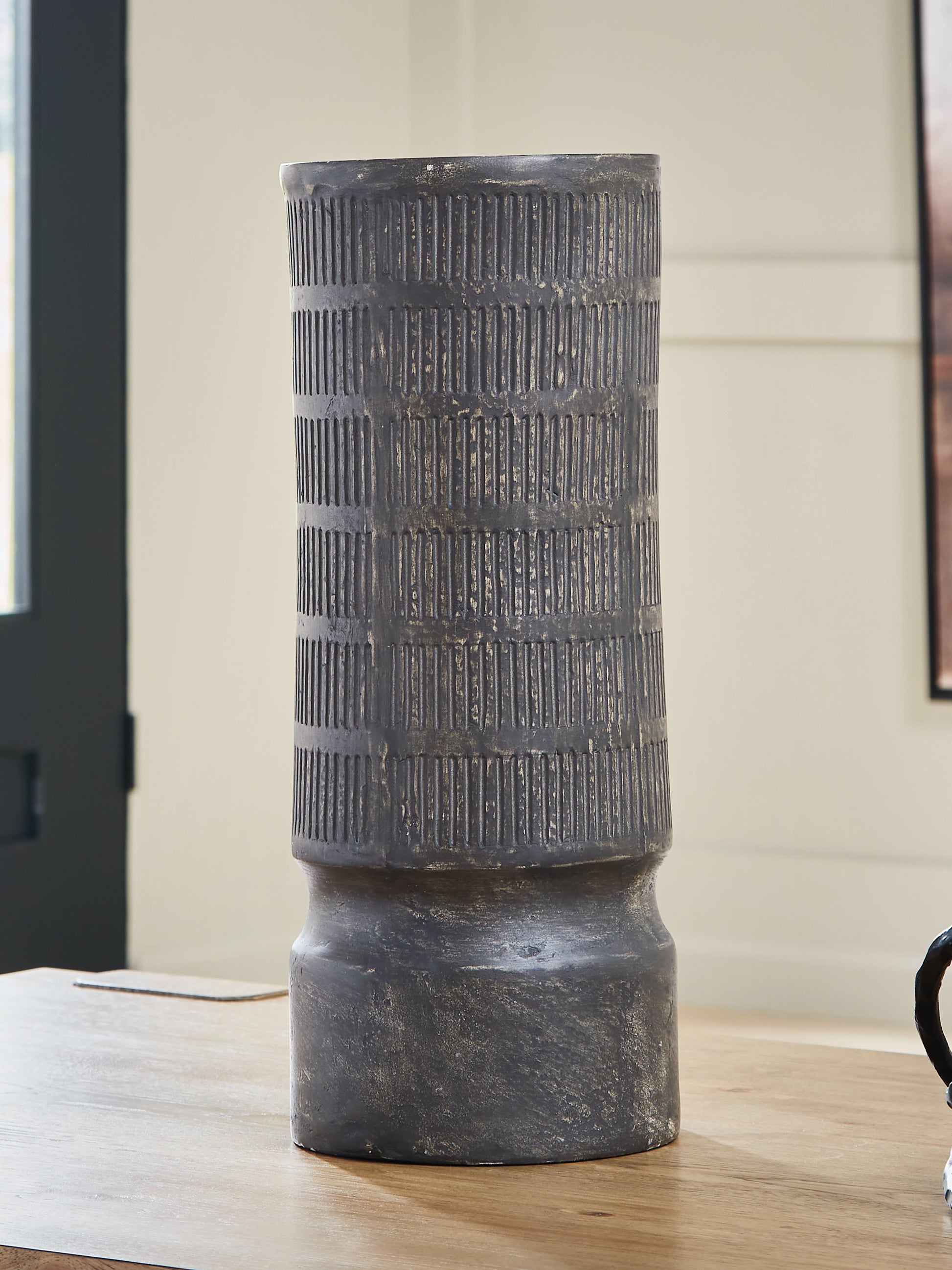 Myers Furniture Outlet - Ashley Furniture - Beninworth Vase - Vase - A2000879