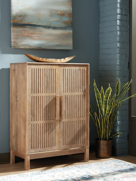Myers Furniture Outlet - Ashley Furniture - Pellamour Bar Cabinet - Bar Cabinet / Natural Brown - A4000698