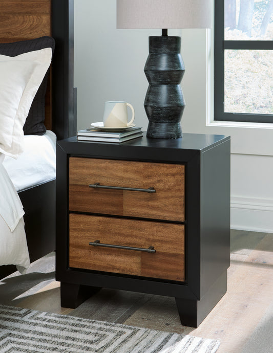 Myers Furniture Outlet - Ashley Furniture - Kraeburn Bedroom - Five Drawer Chest / Brown/Black - B496-46