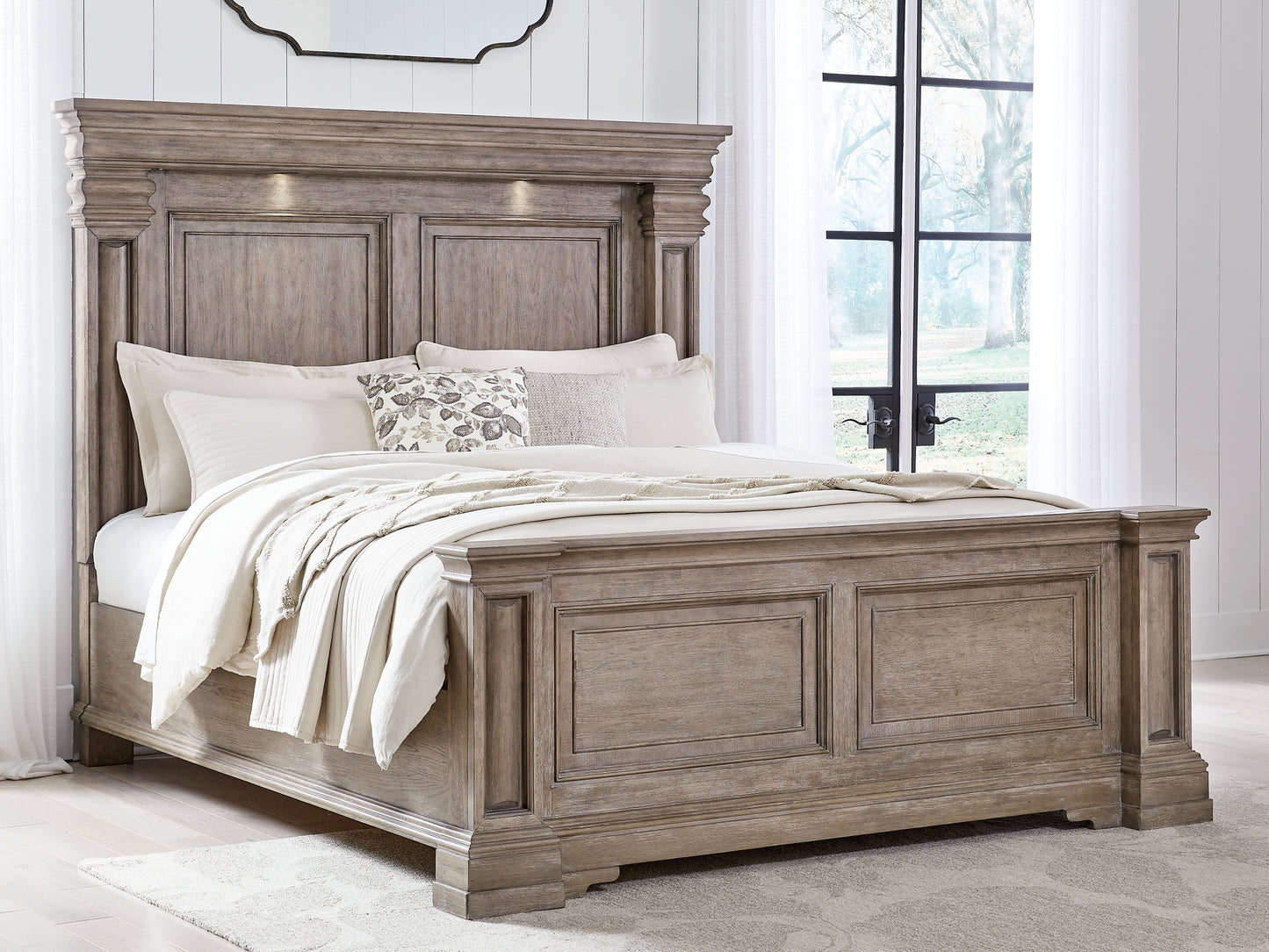 Myers Furniture Outlet - Ashley Furniture - Blairhurst Bedroom - Queen Panel Bed / Light Grayish Brown - B916B2