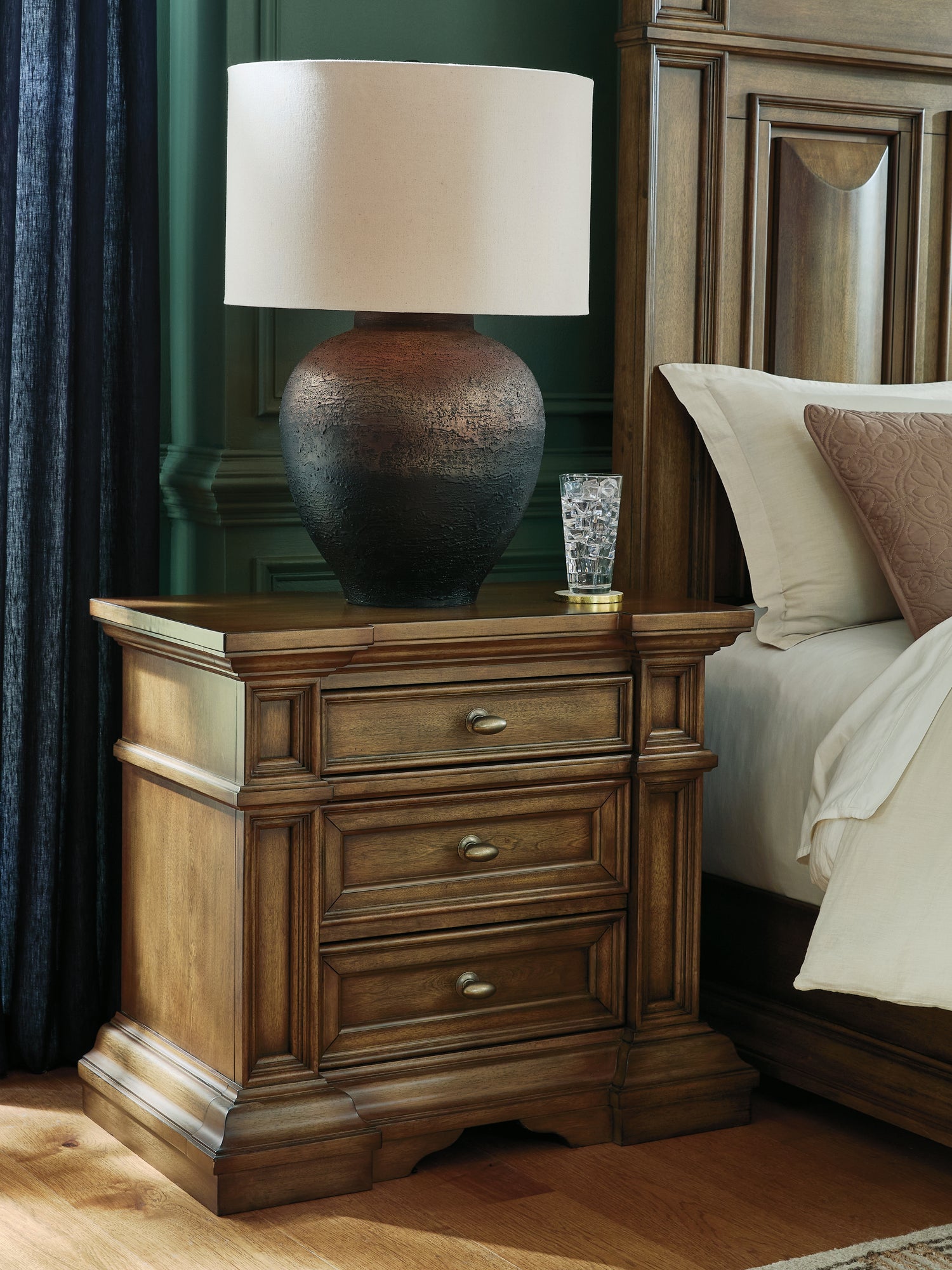 Myers Furniture Outlet - Ashley Furniture - Frantanna Bedroom - Three Drawer Night Stand / Brown - PCB949-93