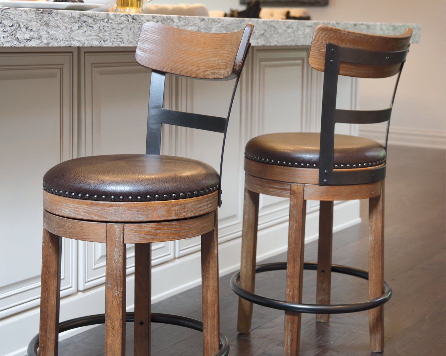Myers Furniture Outlet - Ashley Furniture - Pinnadel Dining Room - Counter Height Bar Stool (Set of 2) / Grayish Brown - D542-124X2