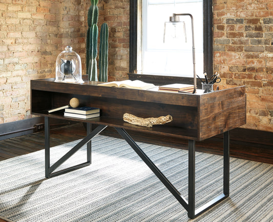 Myers Furniture Outlet - Ashley Furniture - Starmore Office Desk - Home Office Desk / Brown - H633-27