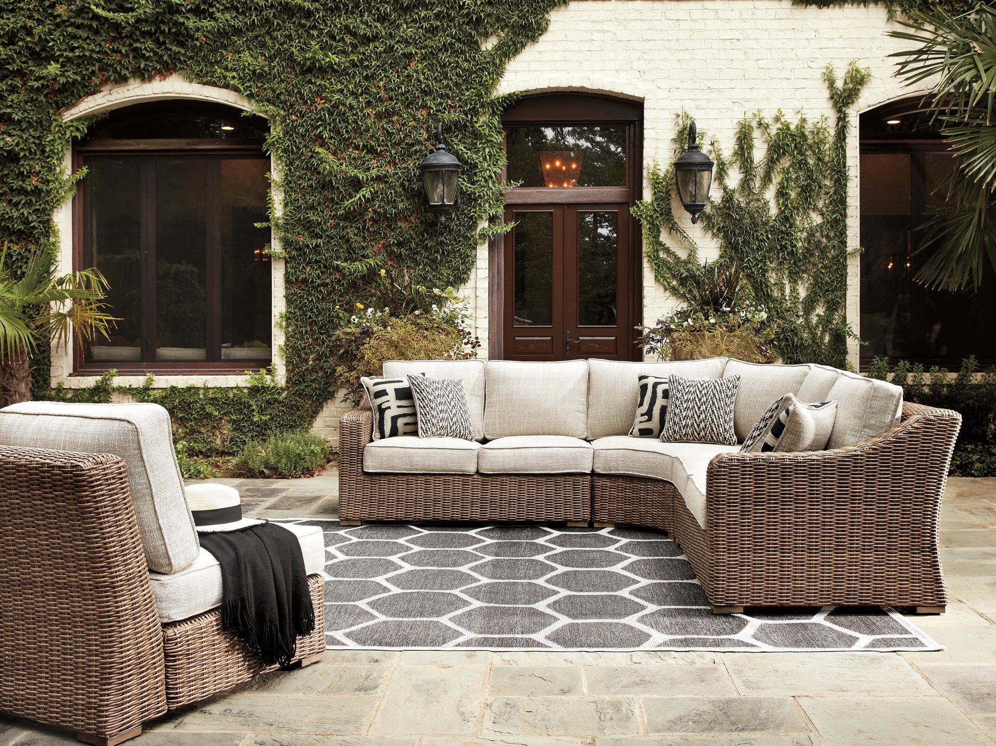 Myers Furniture Outlet - Ashley Furniture - Beachcroft Outdoor - 5-Piece Outdoor Seating Set / Beige - P791P8