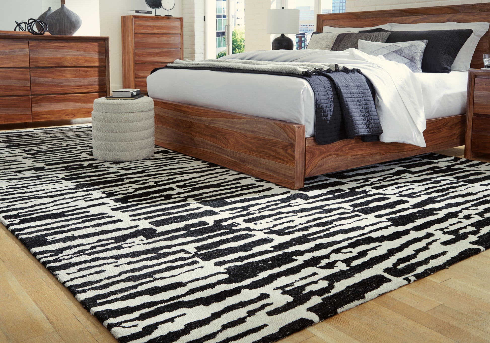 Myers Furniture Outlet - Ashley Furniture - Bramshaw Rug - 5' x 7' Rug / Black/Ivory - R406762