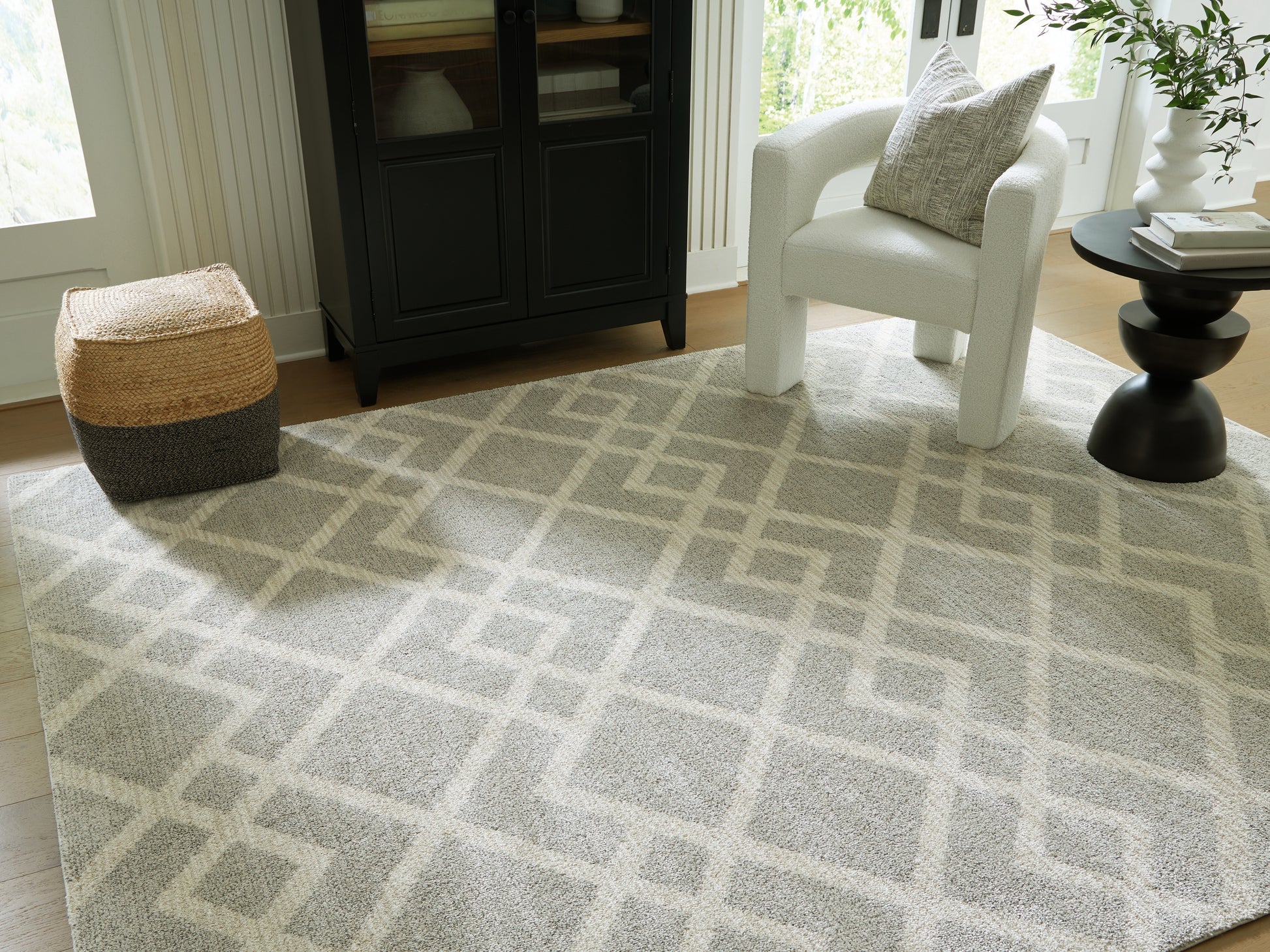 Myers Furniture Outlet - Ashley Furniture - Unawick Rug - Medium Rug / Gray/Ivory - R407332