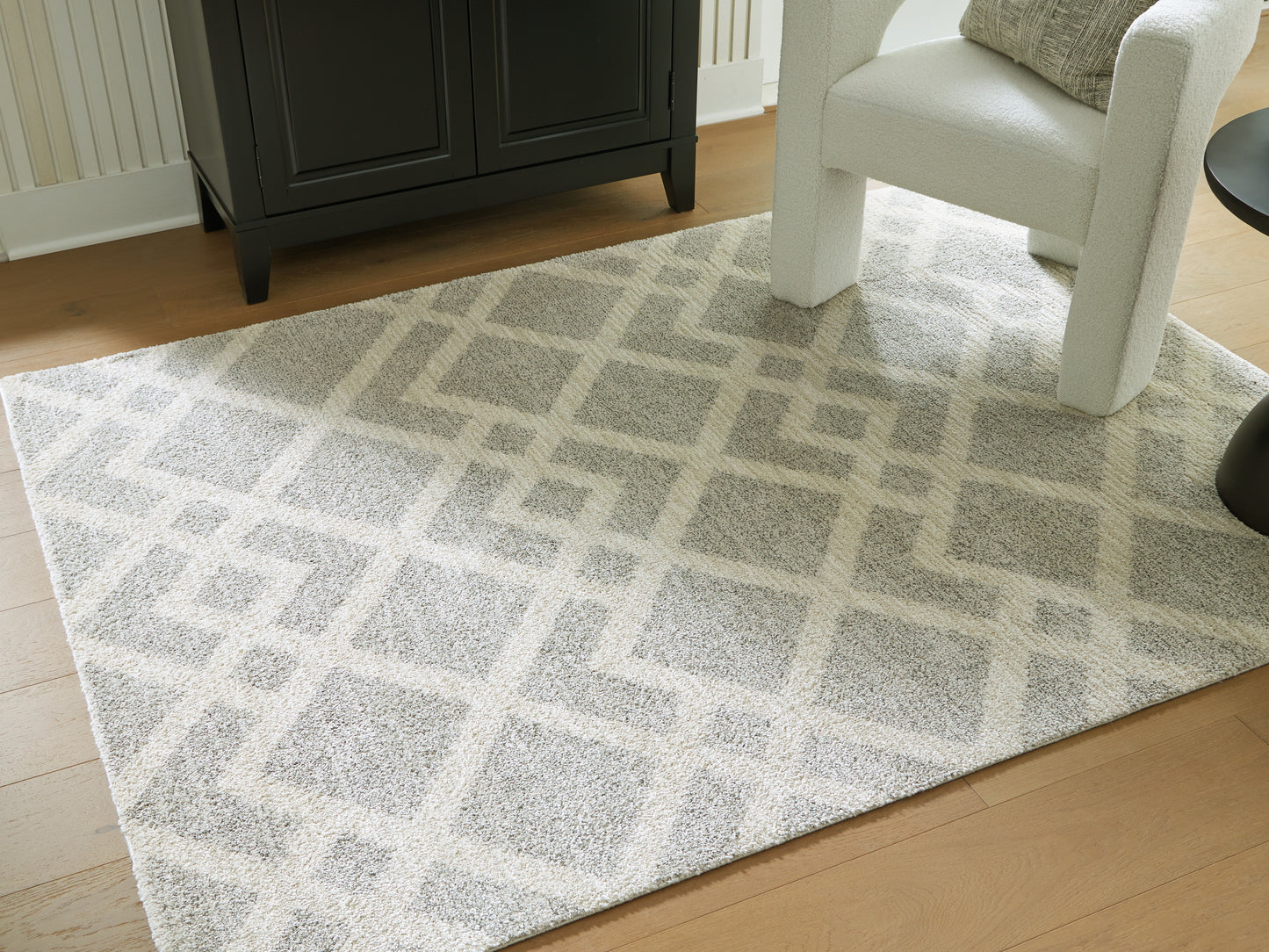 Myers Furniture Outlet - Ashley Furniture - Unawick Rug - Medium Rug / Gray/Ivory - R407332