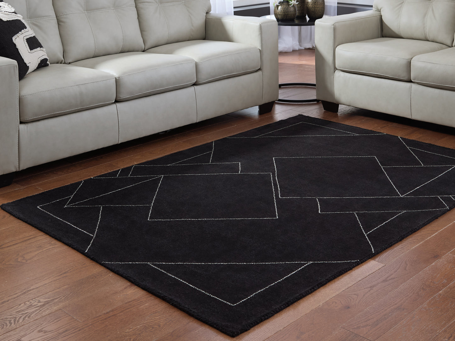 Myers Furniture Outlet - Ashley Furniture - Marav Rug - 5' x 7' Area Rug / Black/White - R407532