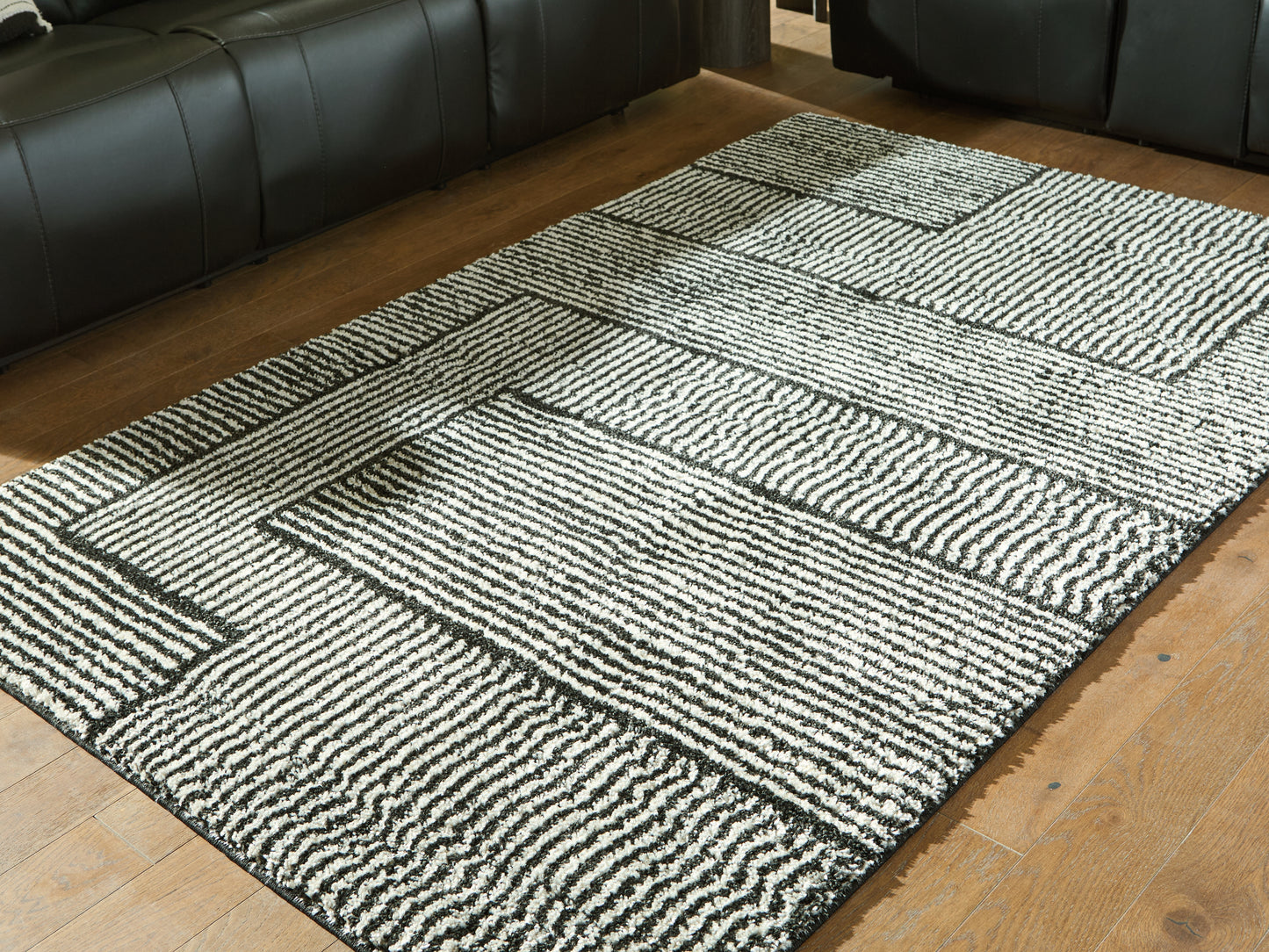 Myers Furniture Outlet - Ashley Furniture - Kurtmen Rug - 5' x 7' Area Rug / Black/Ivory - R407592