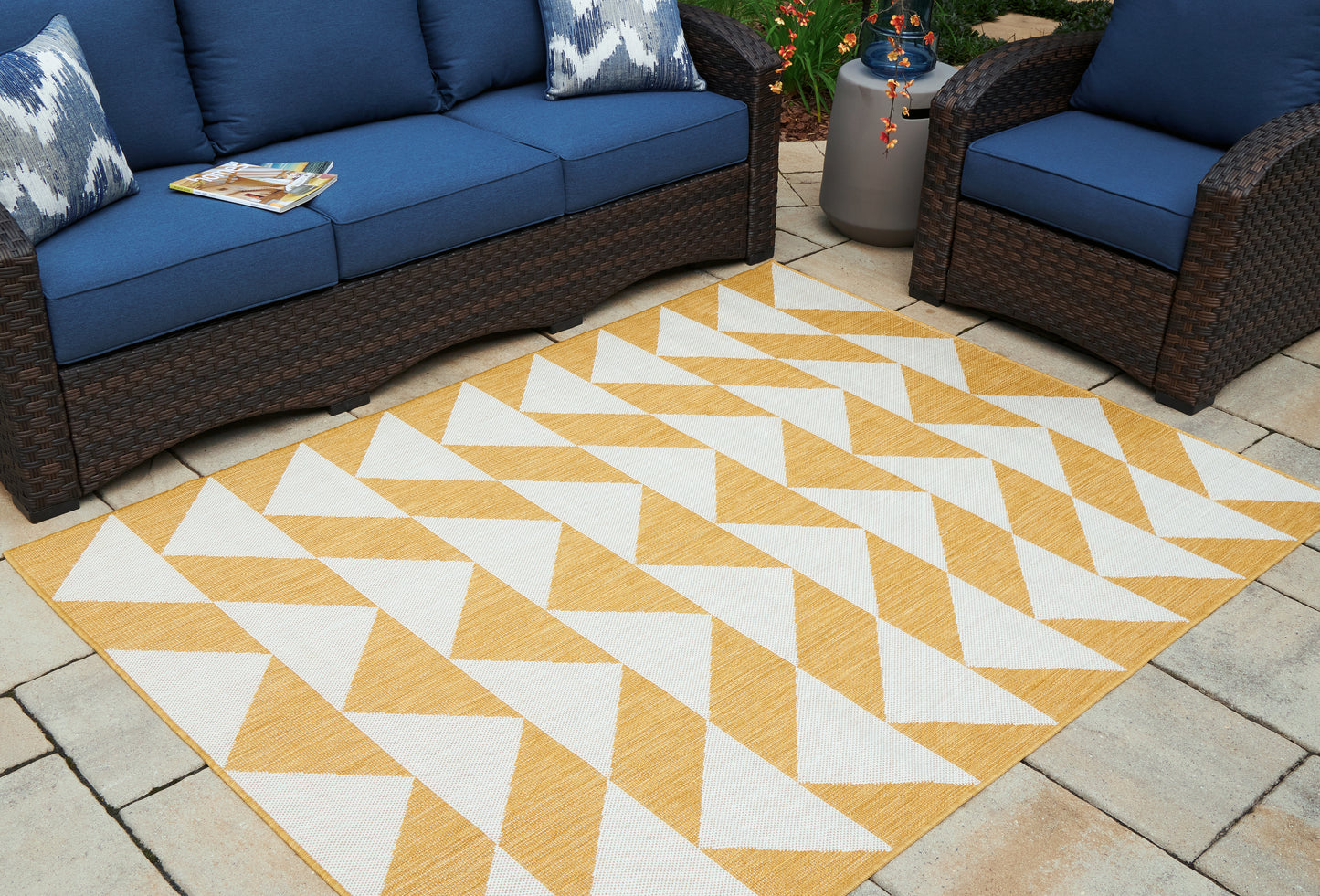Myers Furniture Outlet - Ashley Furniture - Thomley Rug - 8' x 10' Rug / Ivory/Yellow - R900061