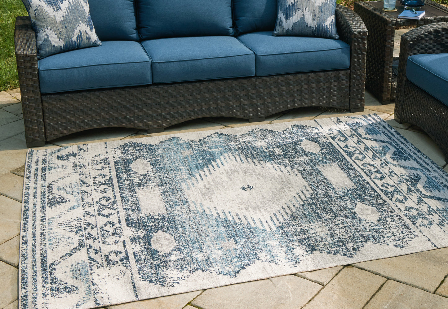 Myers Furniture Outlet - Ashley Furniture - Daddridge Rug - 5' x 7' Rug / Blue/Gray/Ivory - R900102