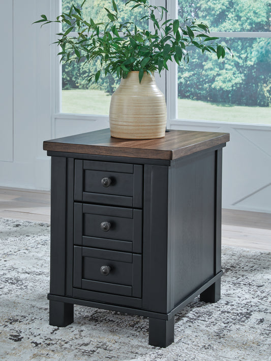 Myers Furniture Outlet - Ashley Furniture - Wildenauer Chairside End Table - Chair Side End Table / Brown/Black - T664-7